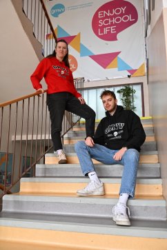 Červená GMVV mikina z limitované edice